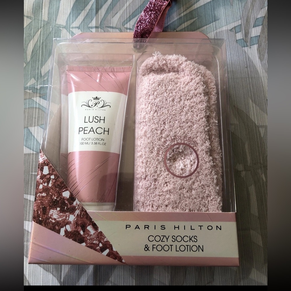 Paris Hilton Lush Peach Cozy Socks & Foot Lotion - NEW